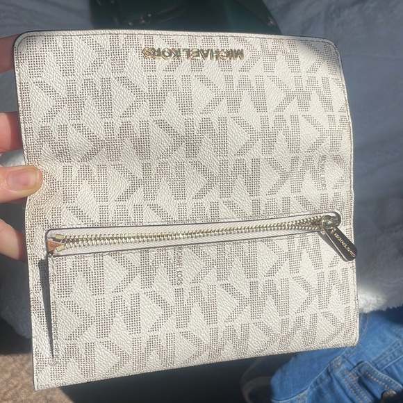 Michael Kors wallet - Picture 8 of 11